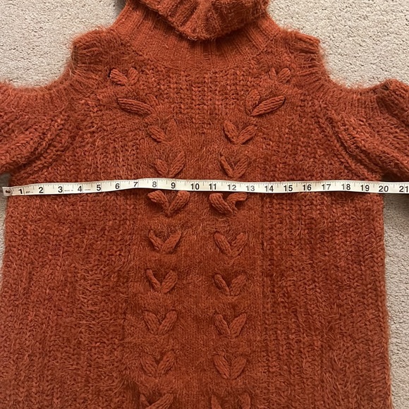 Miss Me cold shoulder sweater sz S - Picture 5 of 7